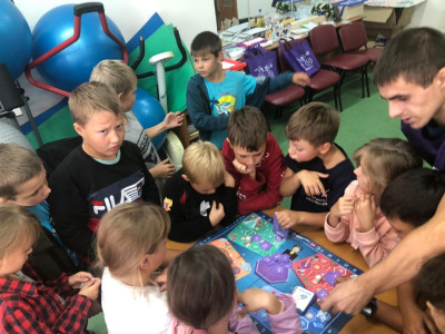 Фотосет № 8: "Железнодорожная игротека: тренер в деле!"