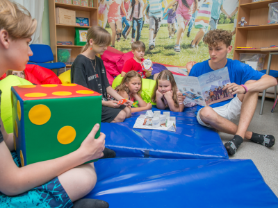 Играют все!