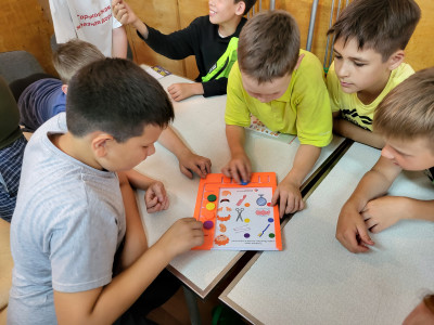 Наш игролет мчится на встречу приключений на КвадроЗемлю Здоровья!