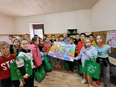 В ДОЛ "ЯЛЬЧИК" парад железнодорожных профессий