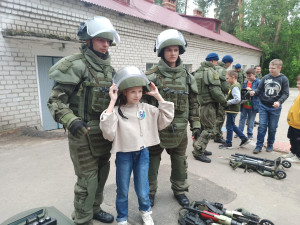 Знакомство ребят в лагере "Сосновый бор" с профессией военный инженер