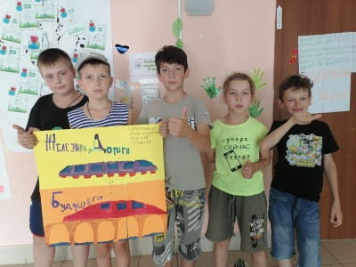 Каким бы не было небо будущего 2050 - голубым, красным или звездно-полосатым, ясно одно: в нем будет много поездов! 