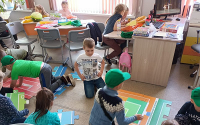 В МАДОУ детский сад 107 и МАОУ СОШ 167 (город Екатеринбург, городской летний лагерь "Родные истоки") прошла презентация "ЖЕЛЕЗНОДОРОЖНОЙ ИГРОТЕКИ".