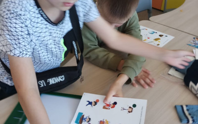 В МАДОУ детский сад 107 и МАОУ СОШ 167 (город Екатеринбург, городской летний лагерь "Родные истоки") готовятся к путешествию по КвадроМиру..