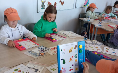 В МАДОУ детский сад 107 и МАОУ СОШ 167 (город Екатеринбург, городской летний лагерь "Родные истоки") готовятся к путешествию по КвадроМиру..