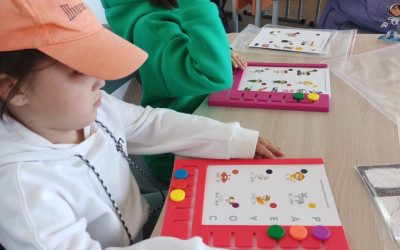 В МАДОУ детский сад 107 и МАОУ СОШ 167 (город Екатеринбург, городской летний лагерь "Родные истоки") готовятся к путешествию по КвадроМиру..