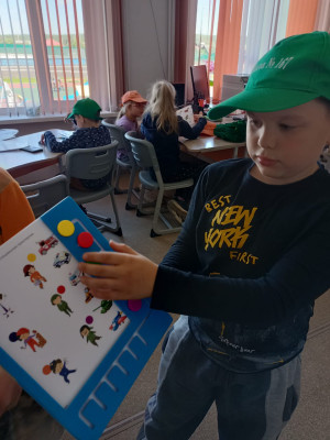 В МАДОУ детский сад 107 и МАОУ СОШ 167 (город Екатеринбург, городской летний лагерь "Родные истоки") готовятся к путешествию по КвадроМиру..