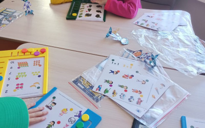 В МАДОУ детский сад 107 и МАОУ СОШ 167 (город Екатеринбург, городской летний лагерь "Родные истоки") готовятся к путешествию по КвадроМиру..