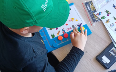 В МАДОУ детский сад 107 и МАОУ СОШ 167 (город Екатеринбург, городской летний лагерь "Родные истоки") готовятся к путешествию по КвадроМиру..