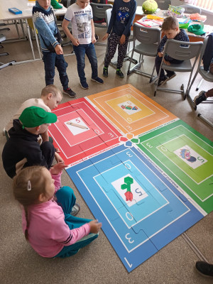 В МАДОУ детский сад 107 и МАОУ СОШ 167 (город Екатеринбург, городской летний лагерь "Родные истоки") прошла презентация "ЖЕЛЕЗНОДОРОЖНОЙ ИГРОТЕКИ".