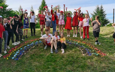 ДАВАЙТЕ ЗНАКОМИТЬСЯ!  ДОЛ "АЛЫЕ ПАРУСА" ПРИВЕТСТВУЕТ ВАС!