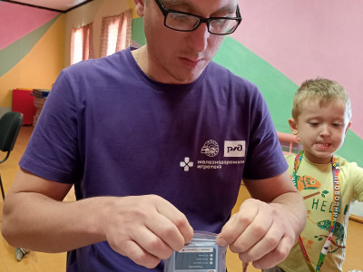 Железнодорожная игротека:тренер в деле!