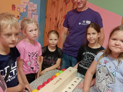 Железнодорожная игротека:тренер в деле!