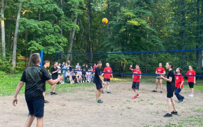 В ДОЛ "Орленок" прошло открытие спортивного фестиваля &laquo;Локобол-ДОЛ&raquo;.